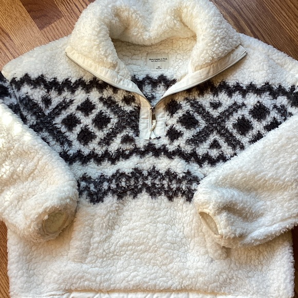 Abercrombie & Fitch Jackets & Blazers - Abercrombie & Fitch White and Black Sherpa Jacket